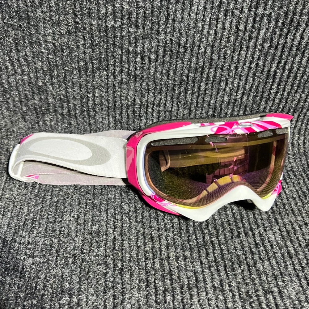 Oakley Elevate Snow Goggles OS Pink White Ski Snowboard Breast Cancer Awareness